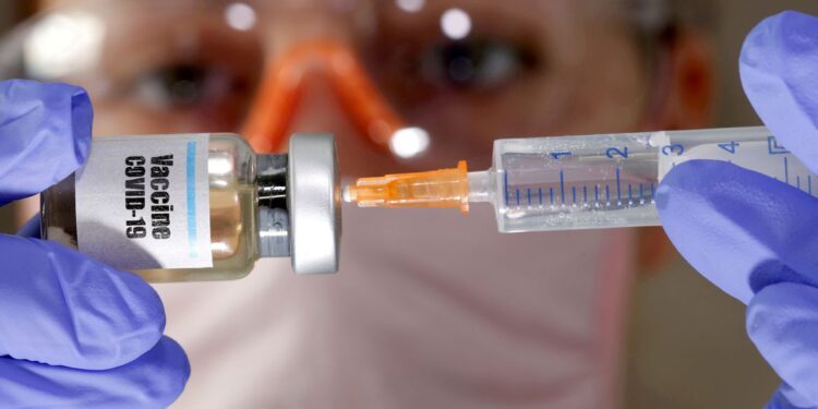 Covid-19: plano nacional de vacinação terá quatro fases