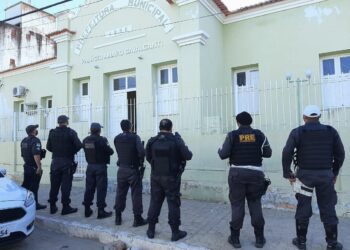 Em operação para apurar esquema de desvio de recursos, secretário de saúde e vereador de Jardim de Piranhas são presos