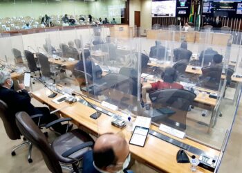 Deputados aprovam PEC da emenda impositiva com mais autonomia aos municípios