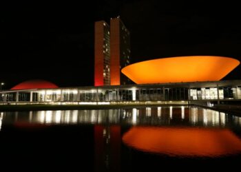 Partidos ameaçados por cláusula de barreira já falam em volta das coligações em 2022