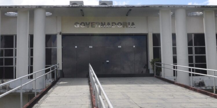 Governadora recebe Fórum dos Servidores para discutir pagamento das folhas em atraso