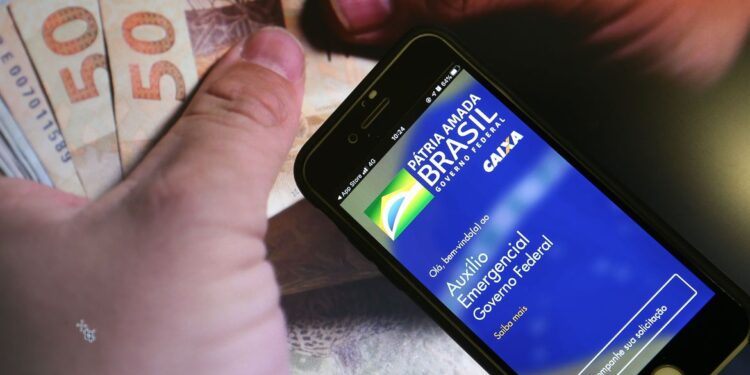 Caixa paga auxílio emergencial para nascidos em outubro
