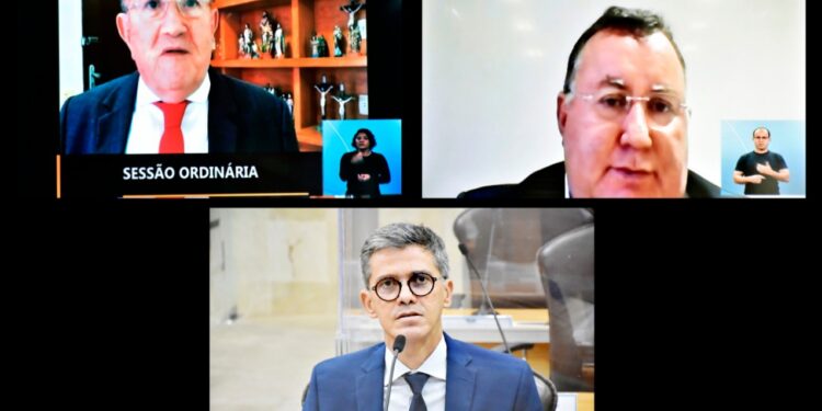 Deputados debatem sobre vacina, Proedi e pagamento de servidores