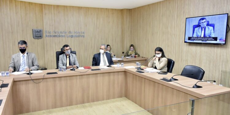 Comissão de Justiça aprova política de atendimento para mulheres mastectomizadas