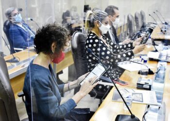 Deputados aprovam projeto que dá prioridade a diabéticos e mais 13 matérias