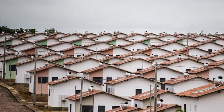Senado vota MP que cria programa habitacional Casa Verde e Amarela