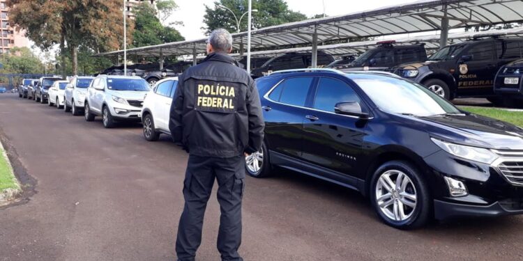 Polícia Federal faz operação contra fraudes no auxílio emergencial