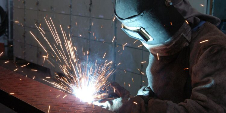 Atividade econômica tem alta de 0,59% em novembro, diz Banco Central