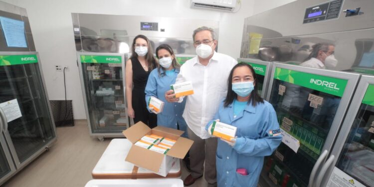 Natal recebe 12.235 doses da vacina contra Covid-19 e inicia vacinação nesta quarta-feira