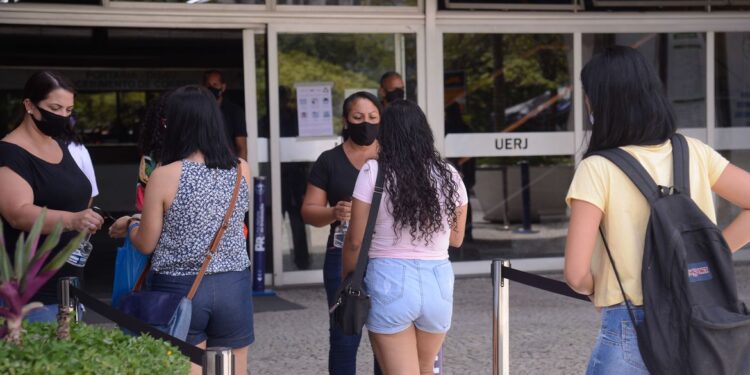 Enem digital será presencial e candidato deve levar caneta preta