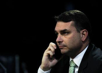Conselho de Ética recebe representação contra Flávio Bolsonaro