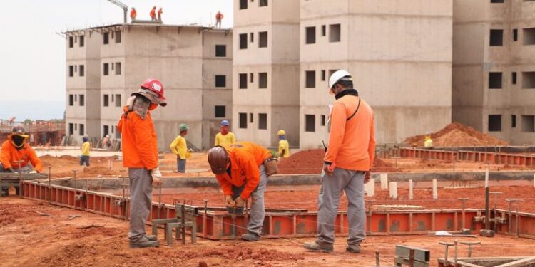 Programa Casa Verde e Amarela, aprovado na Câmara em dezembro, incentiva aquisição da casa própria