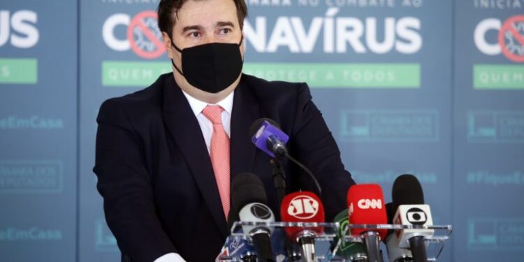 Maia defende CPI para investigar possíveis crimes de Pazuello na gestão da pandemia