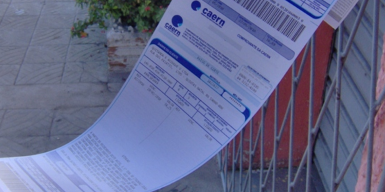 Decisão determina religação de água cortada após cobrança indevida de mais de R$ 72 mil