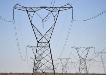 Senado aprova MP que evita aumento de tarifas de energia