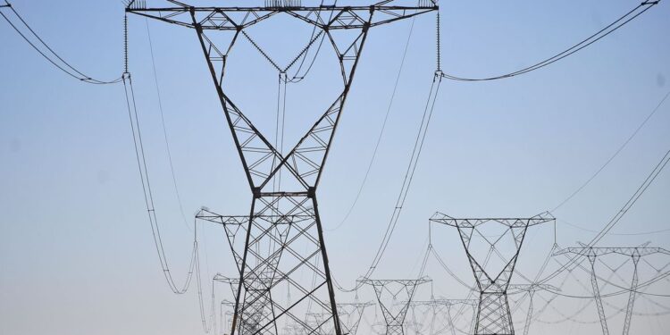 Senado aprova MP que evita aumento de tarifas de energia