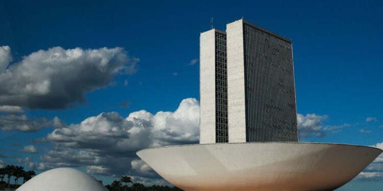Câmara aprova admissibilidade de PEC sobre imunidade parlamentar