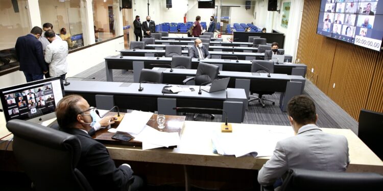 Câmara de Natal aprova em regime de urgência Lei que garante compra de vacinas