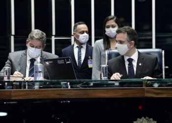 Congresso promulga emenda constitucional que garante volta do auxílio emergencial