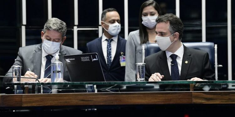 Congresso promulga emenda constitucional que garante volta do auxílio emergencial