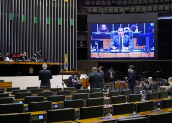 Sem acordo, votação de MP que amplia margem do consignado é adiada