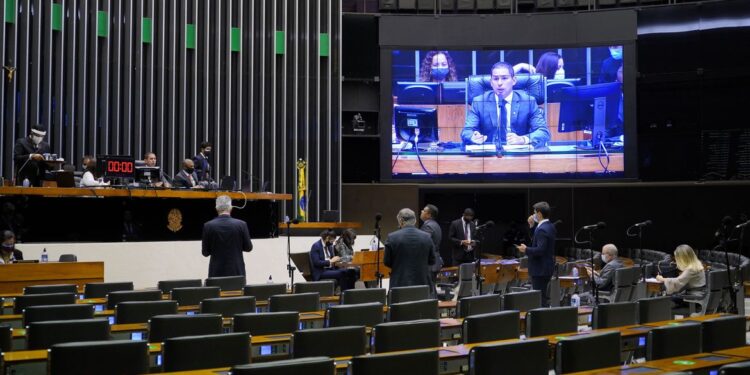 Sem acordo, votação de MP que amplia margem do consignado é adiada