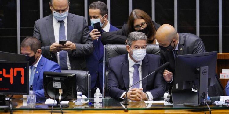 Câmara conclui votação em 1º turno da PEC Emergencial