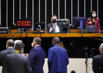 Com derrubada de veto, Congresso assegura indenização a profissionais de saúde incapacitados por Covid-19