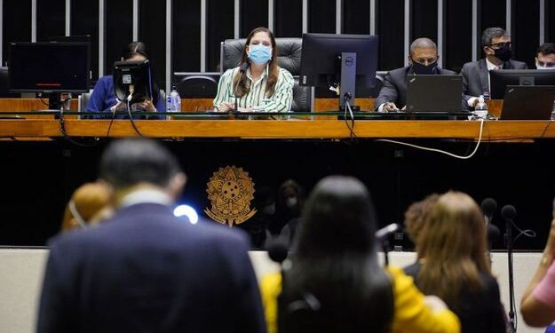 Câmara aprova proteção a vítimas de estupro em julgamento