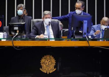 Deputados aprovam prioridade para venda de oxigênio a hospitais