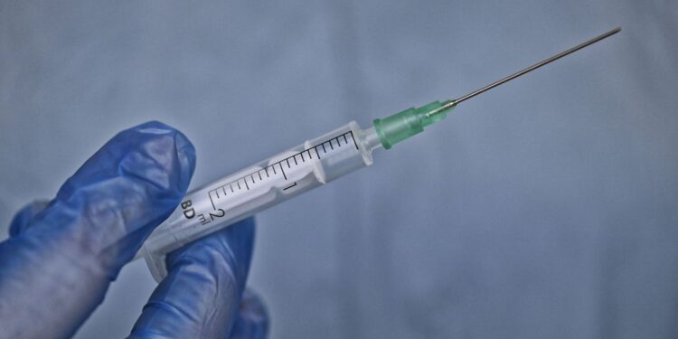 Justiça derruba autorizações para importação privada de vacinas