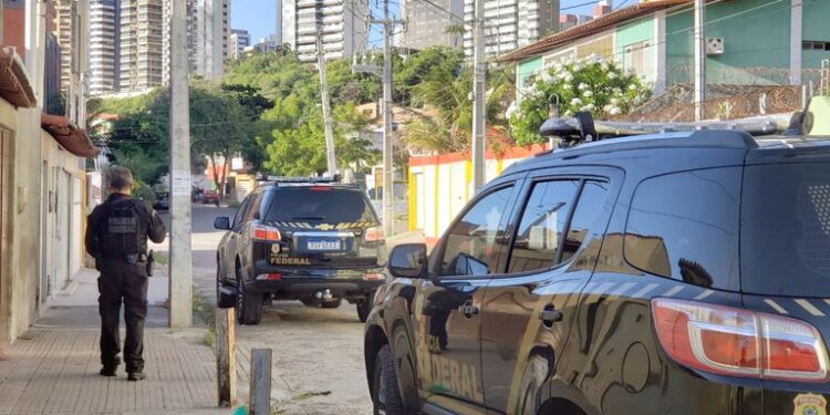PF prende casal suspeito de tráfico de drogas em Natal