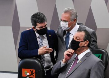 CPI aprova convocação de ministros da Saúde de Bolsonaro e de diretor da Anvisa