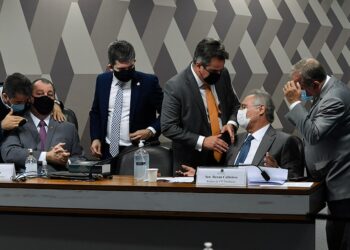 CPI aprova 115 pedidos de informação: de deslocamentos de Bolsonaro a gastos de governos estaduais