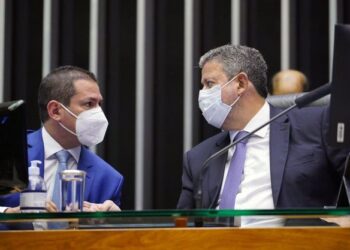 Maioria da bancada do RN na Câmara Federal vota a favor do projeto que autoriza o setor privado a comprar vacinas