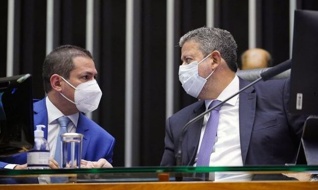 Maioria da bancada do RN na Câmara Federal vota a favor do projeto que autoriza o setor privado a comprar vacinas