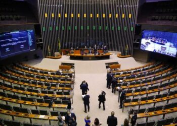 Câmara aprova prorrogação do prazo de entrega do Imposto de Renda até 31 de julho