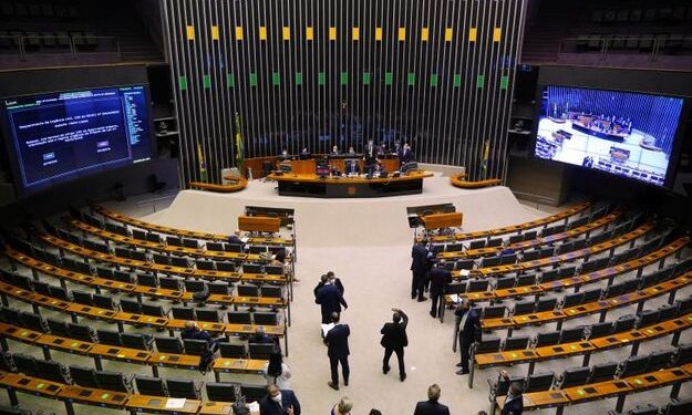 Câmara aprova prorrogação do prazo de entrega do Imposto de Renda até 31 de julho