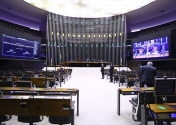 Câmara aprova projeto que permite compra de medicamentos para Covid-19 sem licitação