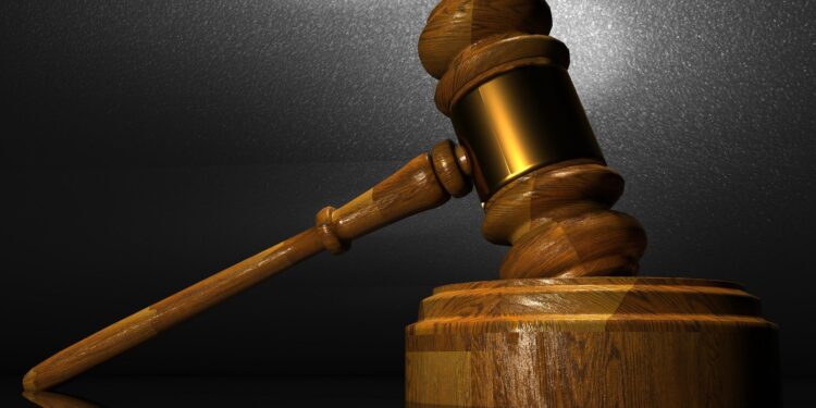 Cliente que teve carro furtado dentro de estacionamento de supermercado será indenizado