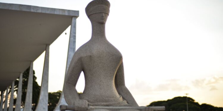 Ministra do STF suspende decretos que ampliaram acesso a armas