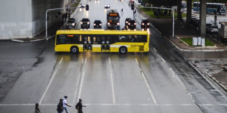 PL prevê que motorista culpado pague tratamento de vítima de acidente