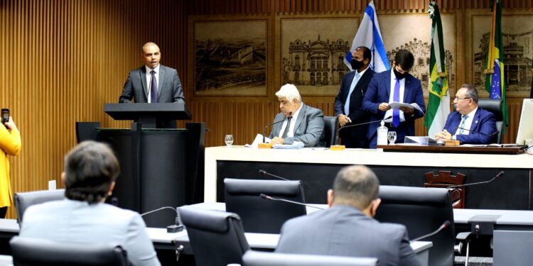 Lei que torna restaurantes e bares essenciais é aprovada na Câmara de Natal