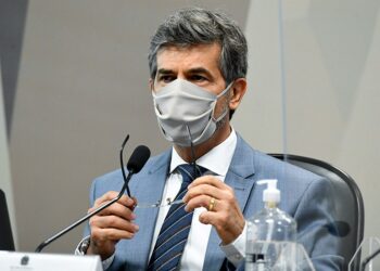 Teich afirma que deixou cargo por falta de autonomia e divergência sobre cloroquina