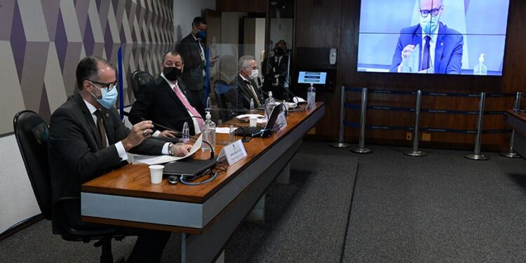 Barra Torres confirma ter havido sugestão de mudar bula da cloroquina