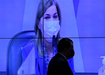 Secretária nega responsabilidade federal por colapso em Manaus e é contestada por Braga