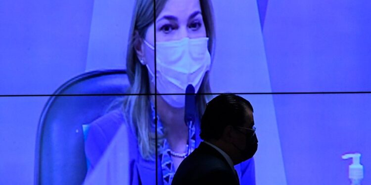 Secretária nega responsabilidade federal por colapso em Manaus e é contestada por Braga