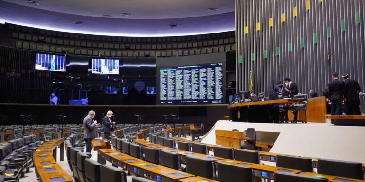 Câmara aprova PL que revoga Lei de Segurança Nacional