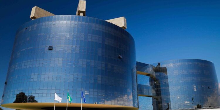 PGR questiona leis estaduais sobre atuação das Defensorias Públicas