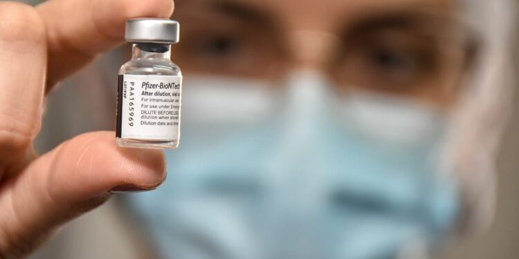 Anvisa autoriza vacina da Pfizer para crianças a partir de 12 anos